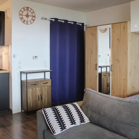 Brand New Studio With An Open View On Paris Apartman *